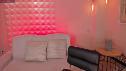 MARIA HERRERA  online show from May 12, 10:41 pm