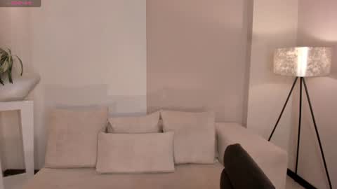 MARIA HERRERA  online show from June 23, 6:14 pm