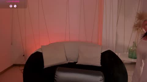 MARIA HERRERA  online show from August 5, 8:50 pm