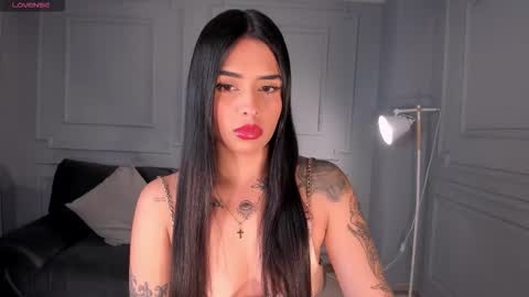 MARIA HERRERA  online show from December 4, 10:20 pm