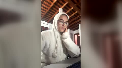 mariam_arango online show from April 17, 4:48 am
