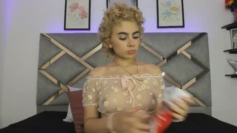 Snapshot of marian_pinzon chatting on February 14, 2:50 am Marian online show from February 14, 2:50 am