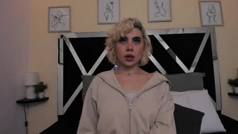 Snapshot of marian_pinzon chatting on September 16, 2:35 am Marian online show from September 16, 2:35 am