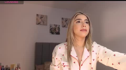 Mariana online show from March 18, 2:50 am