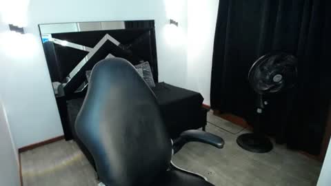 Mariana online show from June 15, 2:03 am
