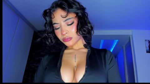 M A R I A N E online show from March 8, 5:55 am