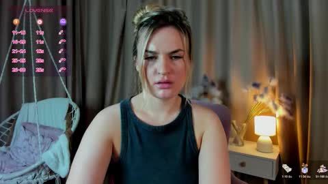 Mariel online show from March 24, 2:06 am