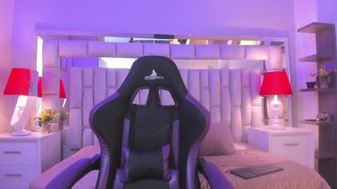 mariiahneedles online show from February 5, 3:54 am