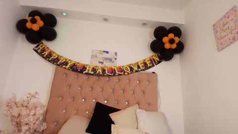 marinette online show from October 25, 1:00 pm