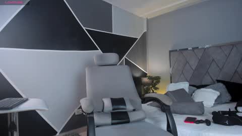 Snapshot of mark_broown_ chatting on January 27, 8:39 pm mark_broown_ online show from January 27, 8:39 pm