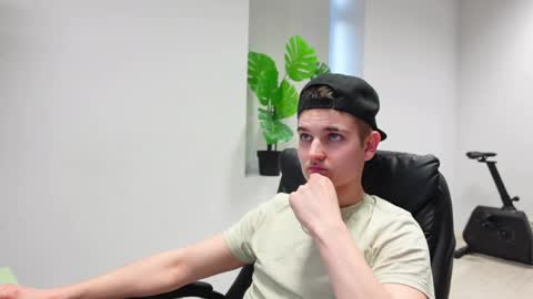 MARK KARSON online show from April 8, 5:05 pm