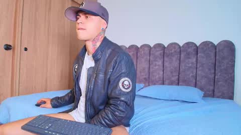 Sebastian online show from November 11, 2:25 am