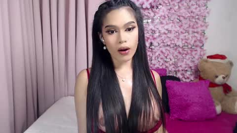 Snapshot of martha_fox chatting on March 1, 6:24 am DONT FORGET TO FOLLOW ME AND GIVE ME A THUMBS UP GUYS- martha online show from March 1, 6:24 am
