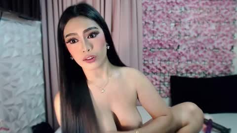 Snapshot of martha_fox chatting on October 13, 5:20 am DONT FORGET TO FOLLOW ME AND GIVE ME A THUMBS UP GUYS- martha online show from October 13, 5:20 am