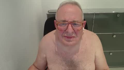 martin_1947 online show from October 29, 10:21 pm