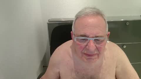 martin_1947 online show from March 15, 10:13 pm