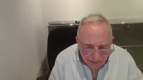 martin_1947 online show from May 22, 7:31 pm