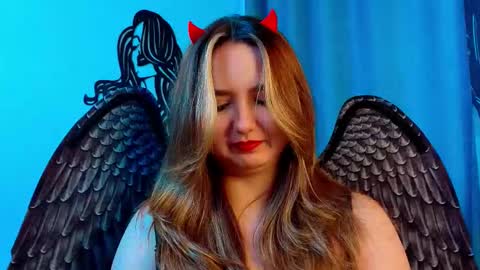 mary_broks online show from October 31, 9:10 am