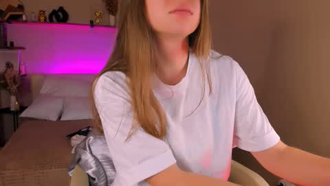 Snapshot of mary_rosenberg chatting on October 5, 11:18 am Mary online show from October 5, 11:18 am