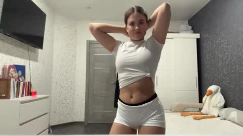 Lola online show from February 26, 3:26 pm