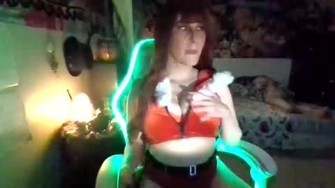 MarylynnJane online show from December 12, 8:03 am