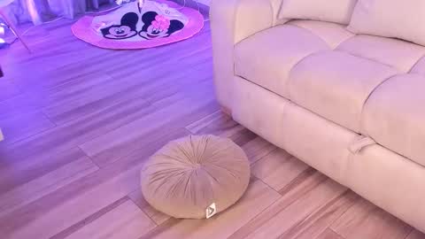 Mary online show from December 20, 2:18 am