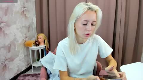 Snapshot of maryy_senn chatting on October 14, 2:58 am Luucy UTC1 Mon Tue Wed Thu Fri 0500-1130 online show from October 14, 2:58 am