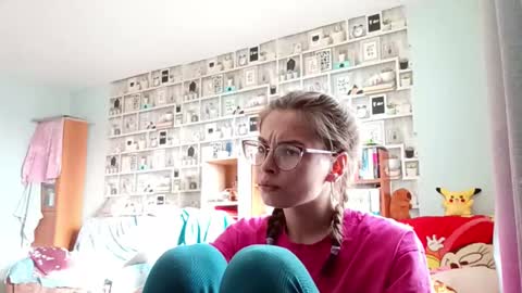 Kelly online show from April 16, 8:03 am