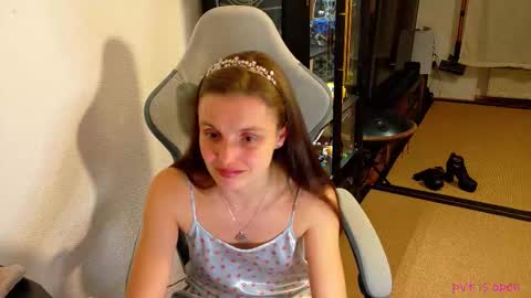 Queeny Kathy  Online at 2030 MEZ Sunday  Wednesday online show from March 27, 7:37 pm