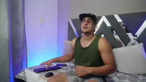 Snapshot of massimo_vidal chatting on October 5, 5:27 am massimo_vidal online show from October 5, 5:27 am