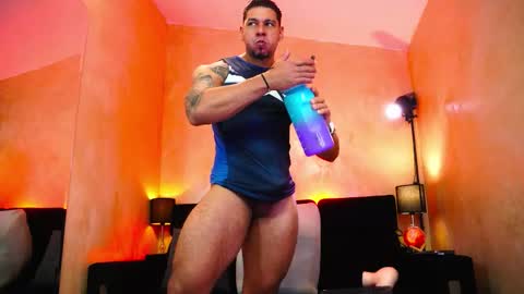 massimowalton2 online show from March 11, 3:37 pm