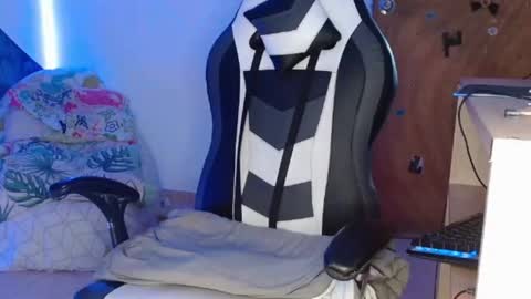 master_black777 online show from November 12, 4:42 pm