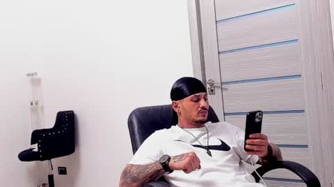 Snapshot of masterchris12 chatting on December 4, 8:23 pm masterchris12 online show from December 4, 8:23 pm