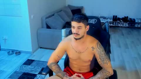 Snapshot of masterchris12 chatting on October 29, 10:21 pm masterchris12 online show from October 29, 10:21 pm