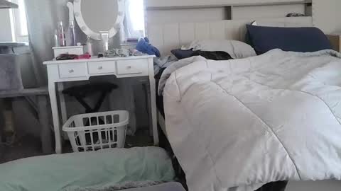 alex online show from April 4, 8:38 pm