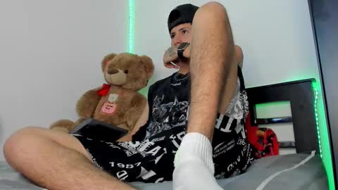 mateo_escobar online show from November 18, 10:24 pm