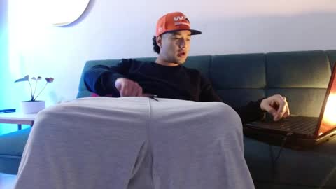 STRURIBE ON INSTAGRAM online show from February 7, 11:35 am