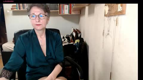 maturekate online show from October 27, 7:19 am