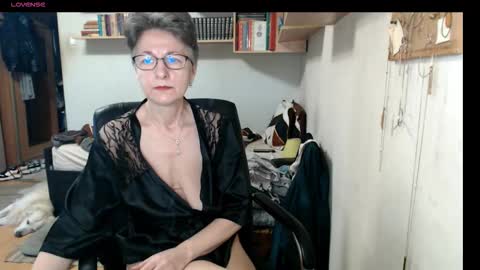 maturekate online show from November 1, 7:51 am