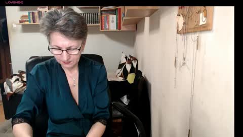 maturekate online show from October 28, 7:42 am