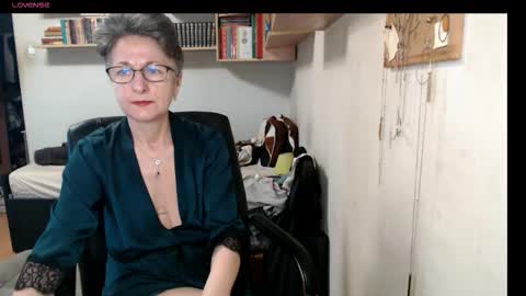 maturekate online show from October 31, 7:42 am