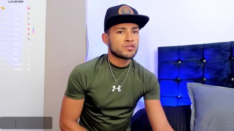 Snapshot of max_conor_ chatting on October 21, 2:43 pm Max Conor online show from October 21, 2:43 pm