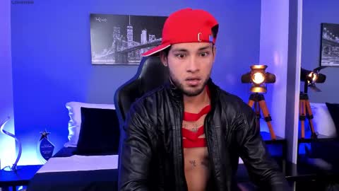 Snapshot of max_conor_ chatting on September 25, 11:28 am Max Conor online show from September 25, 11:28 am