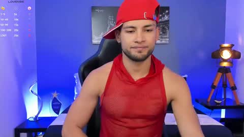 Snapshot of max_conor_ chatting on October 7, 2:02 pm Max Conor online show from October 7, 2:02 pm