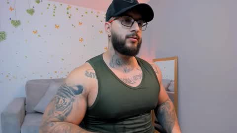 Snapshot of max_dic1 chatting on October 30, 2:23 am max D. online show from October 30, 2:23 am