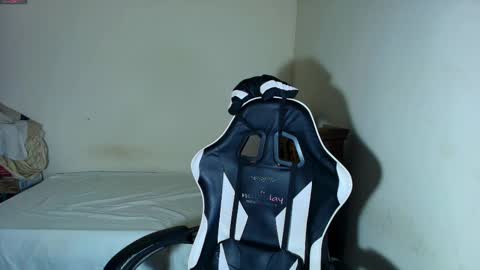 max_love25 online show from October 19, 3:00 am