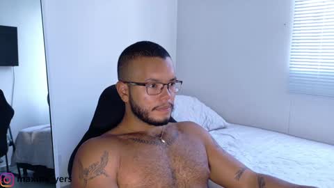 max_meyer online show from October 1, 9:57 pm