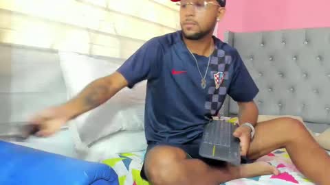 max_sexyhot26 online show from February 3, 6:39 pm