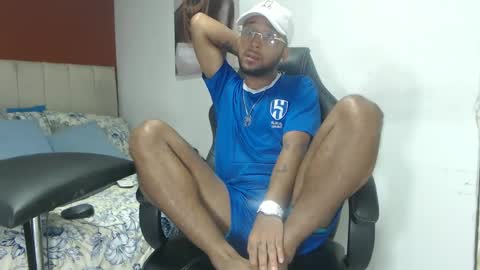 max_sexyhot26 online show from February 19, 6:00 am