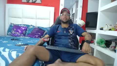 max_sexyhot26 online show from February 15, 3:09 am